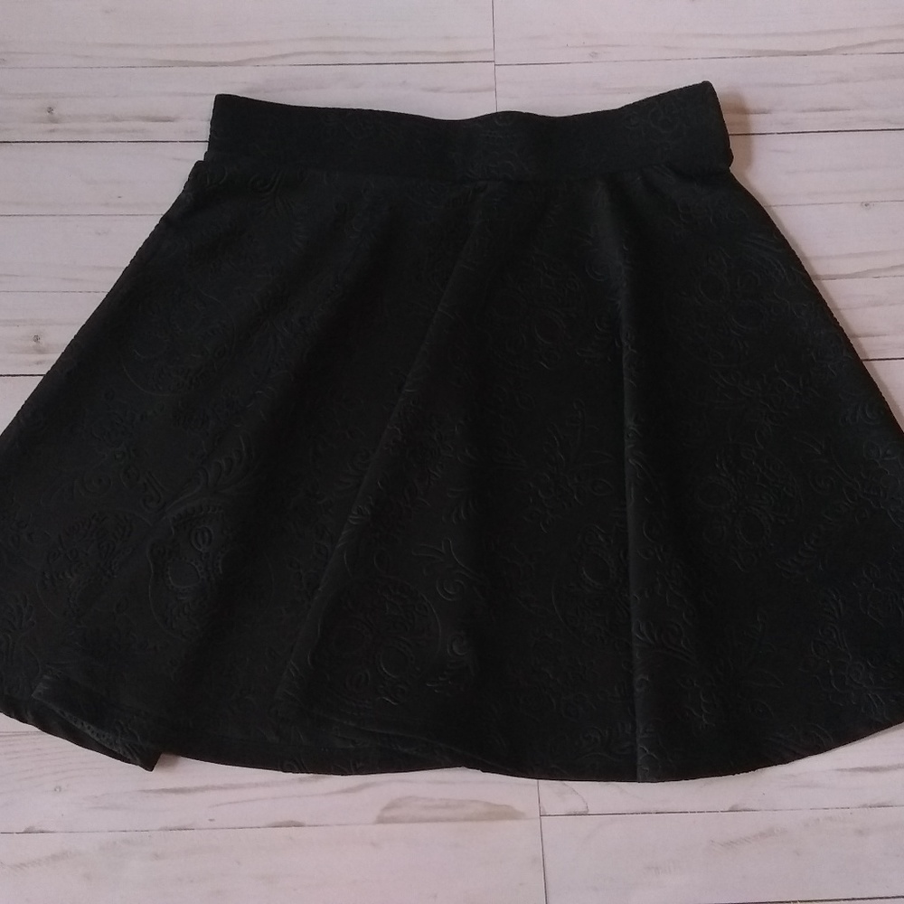 Hot Topic Black Skull Skater Skirt, Juniors Large